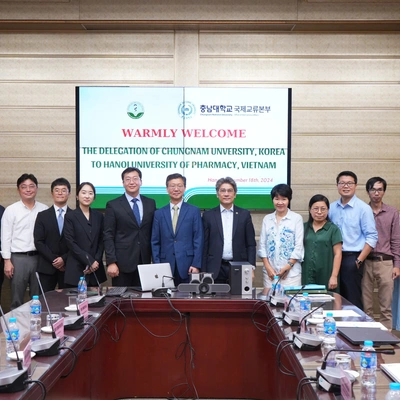 The meeting between Hanoi University of Pharmacy and Chungnam National University, South Korea 